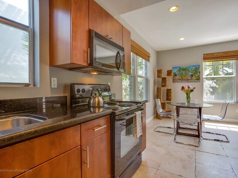 Building Photo - 334 Euclid Ave