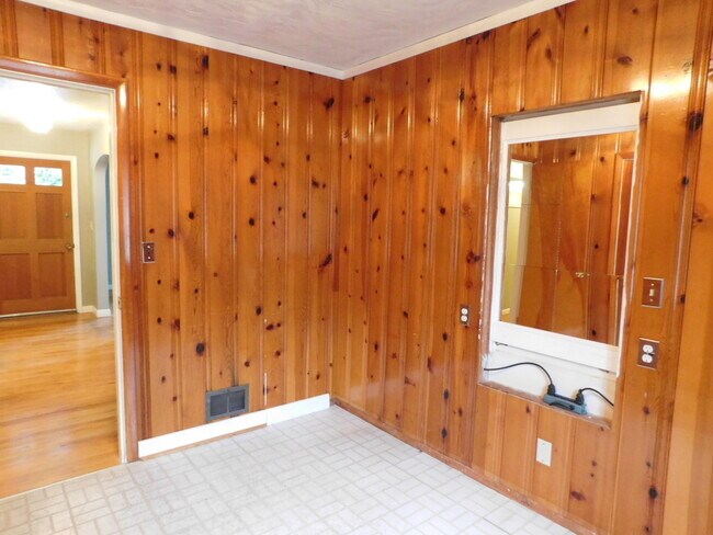 Building Photo - 4Bd/1.5Ba Two Story Home - Available soon!