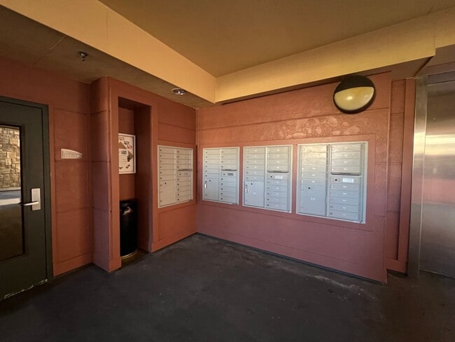 Building Photo - Incredible First Floor Corner 2bd/2ba Loft at Via Varra! AVAILABLE 7/1!