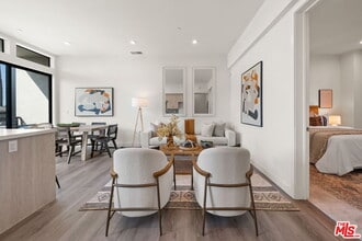 Building Photo - 1204 N Orange Grove Ave