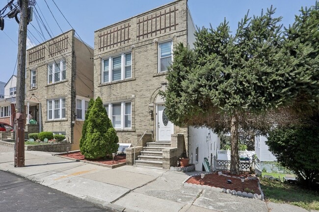Building Photo - 9021 Smith Ave