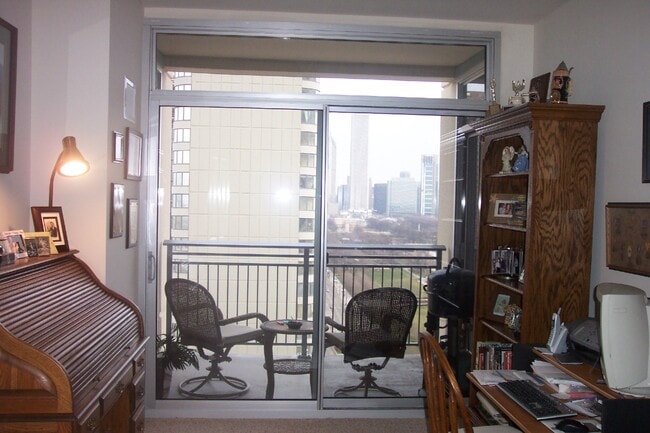 Building Photo - 1250 S Michigan Ave