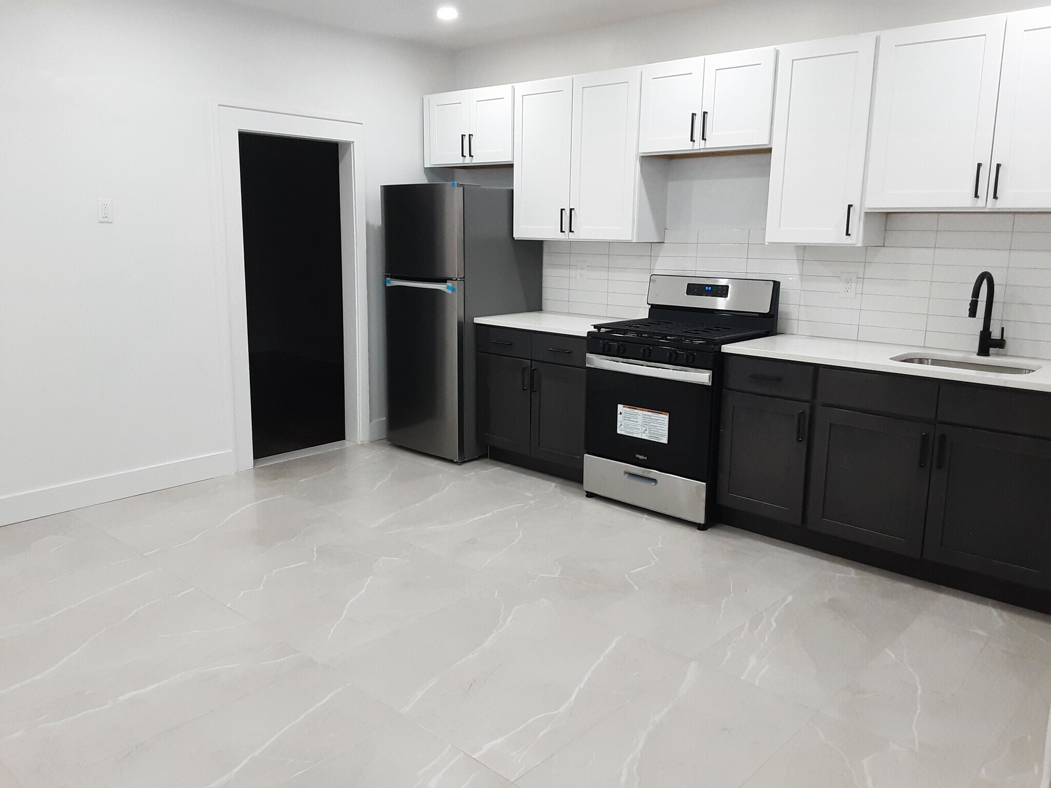 Building Photo - 44 Bross Pl