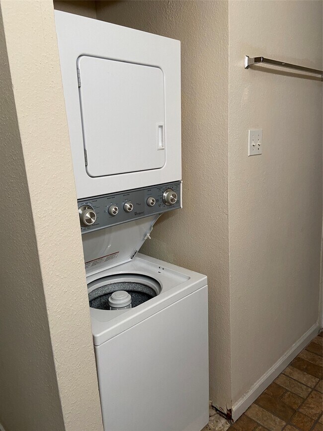 Building Photo - 12500 Sandpiper Dr