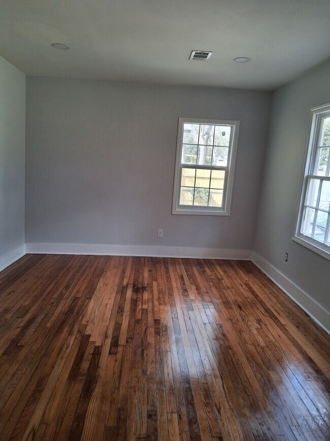 Building Photo - 611 Avalon Rd