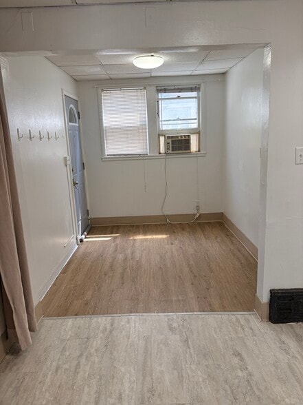 Entryway - Unger Apartments - 5-10 Minute Walk to UofM!