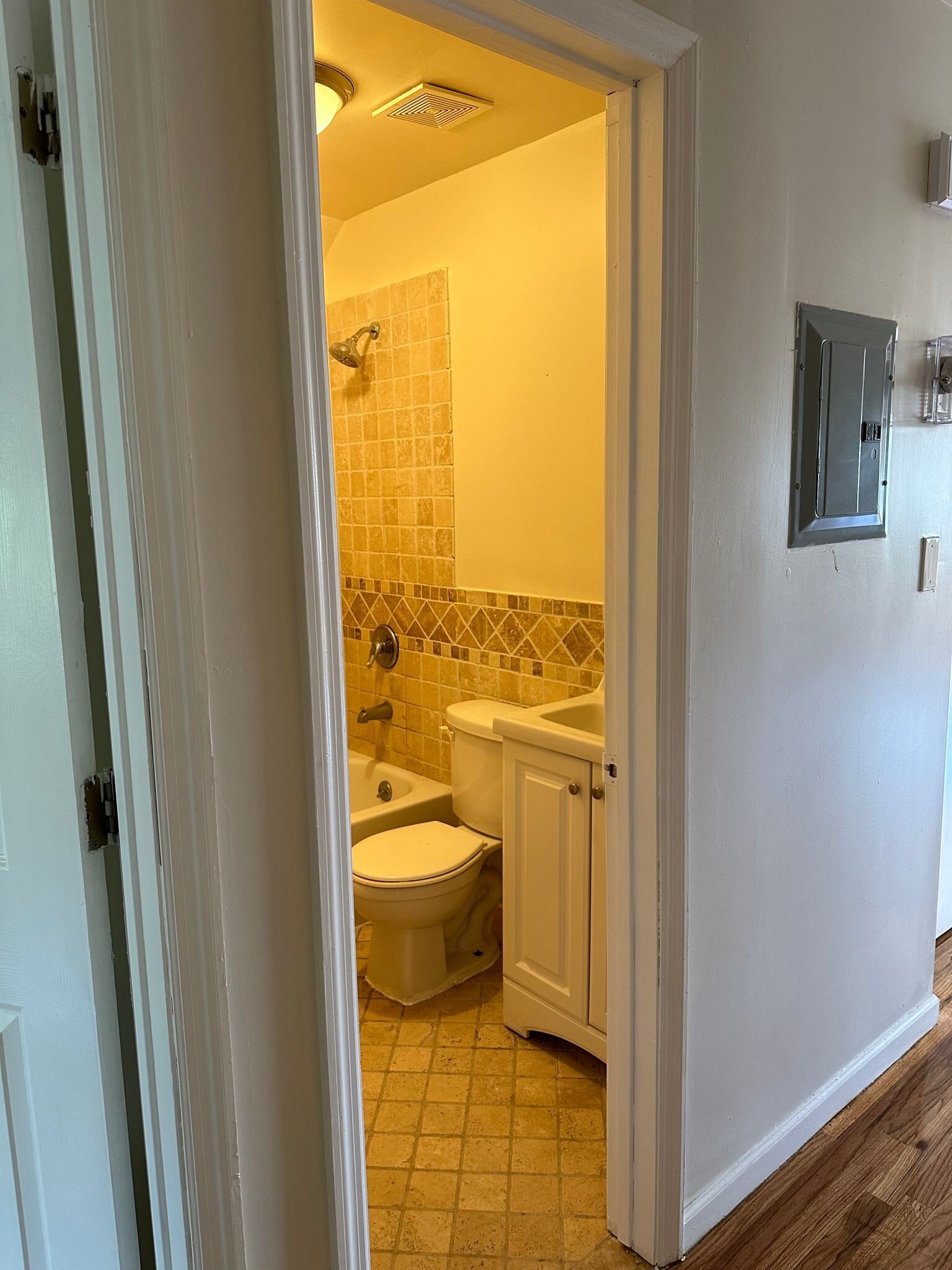 Building Photo - 2861 Grace Ave