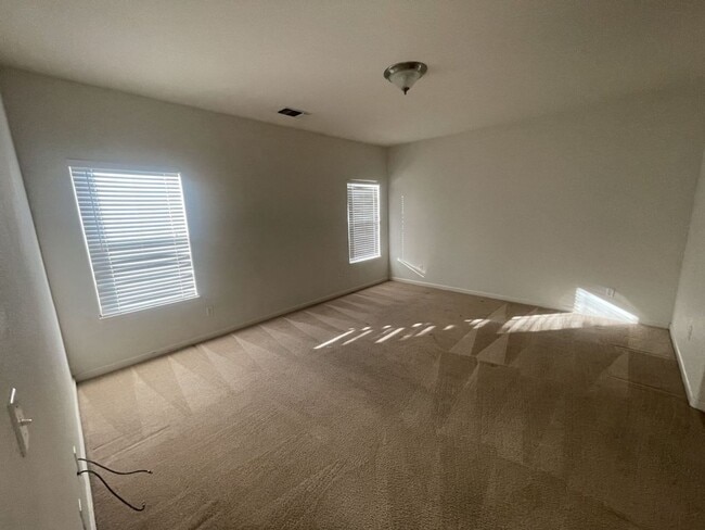 Building Photo - Nice 3-Bedroom House