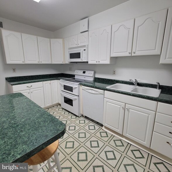 Building Photo - 5901 Mt Eagle Dr