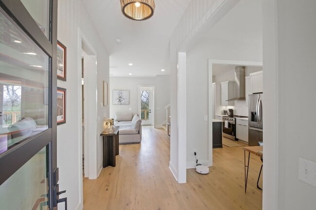 Building Photo - 2306 Ilolo St