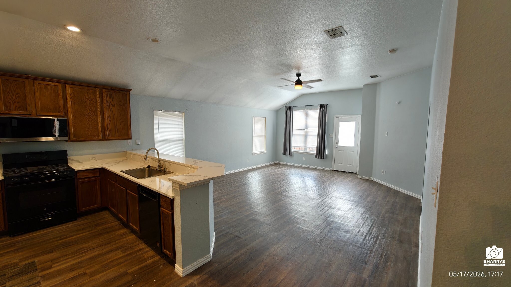 Building Photo - 304 Hummingbird Dr