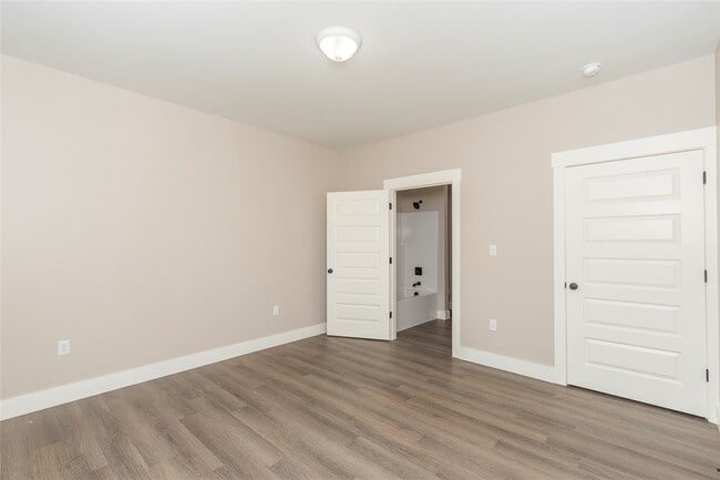 Building Photo - 413 W 2nd Ave