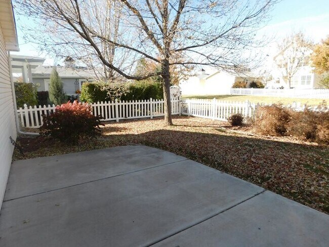 Building Photo - Spacious 3-Bedroom, 2-Bath Home