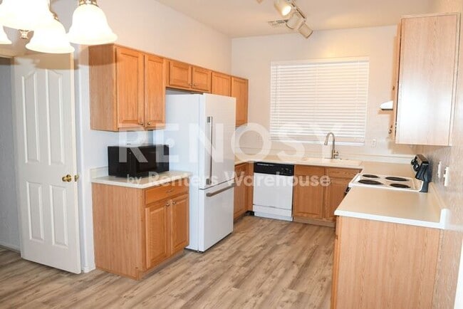 Building Photo - Ideal 3 Br 2 Ba 2 Cg Home Near Loop 303 & Greenway in Surprise!