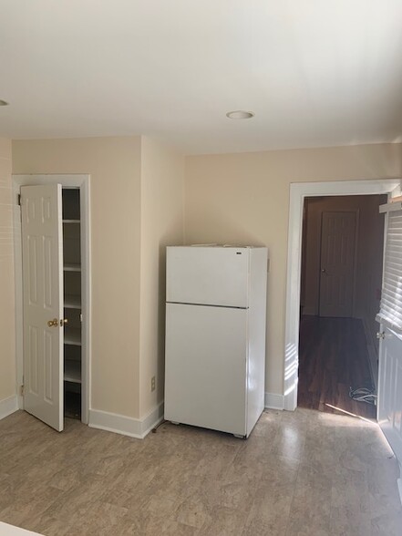 Kitchen - 228 W Barnard St