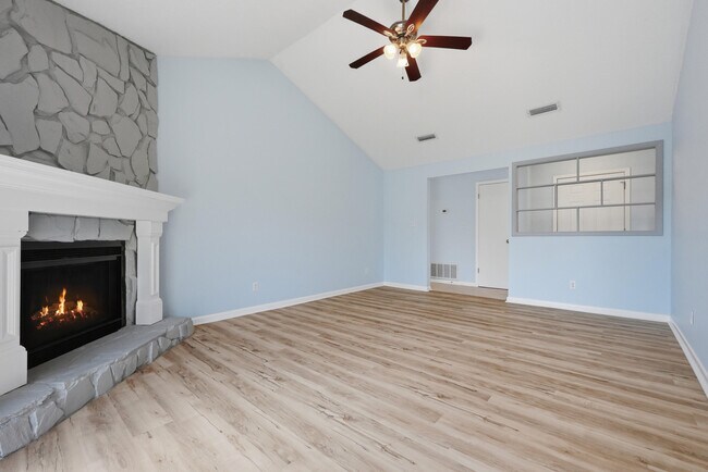 Building Photo - 349 Primrose Cir