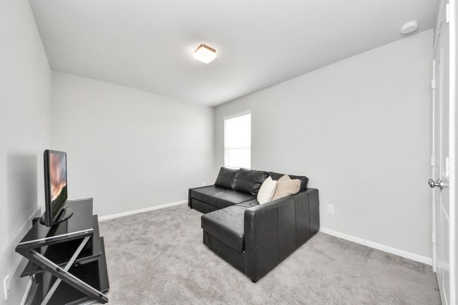 Building Photo - 6007 Prince Pl Dr