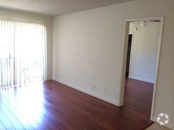 Primary Photo - 530 Veteran Ave