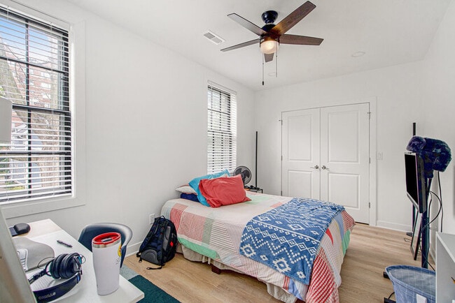 Building Photo - 511 E Ann St