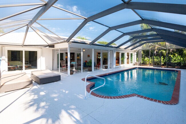 Building Photo - 3372 SE Court Dr