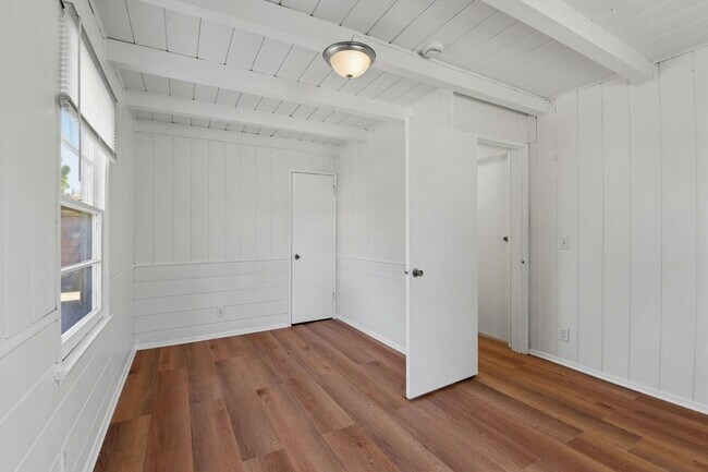 Building Photo - 18601 Keswick St