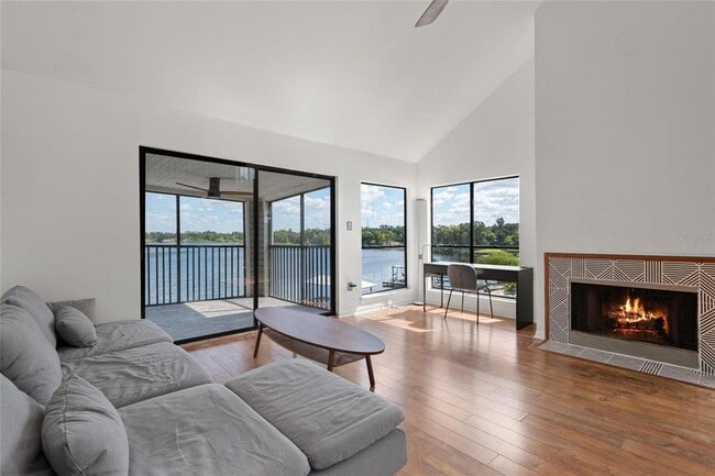 Building Photo - 3127 W Sligh Ave