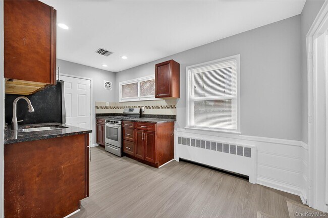 Building Photo - 552 Old Country Rd