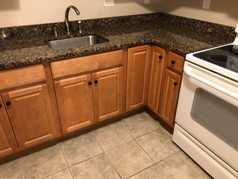 Building Photo - 100 Grand View Ave