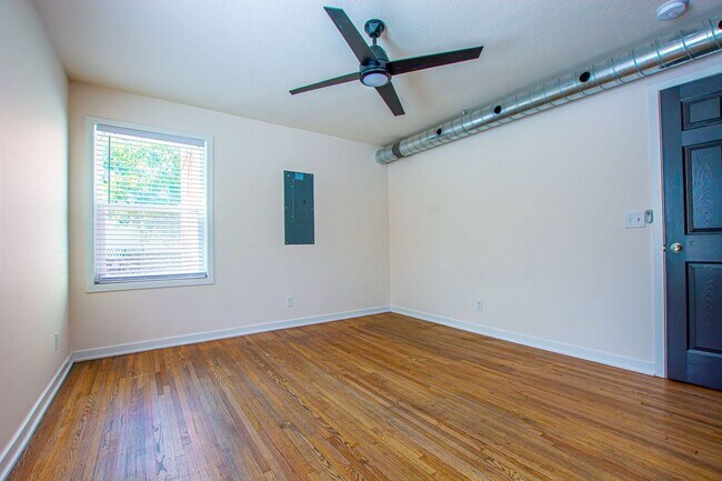 Building Photo - 116-118 N 32nd Avenue