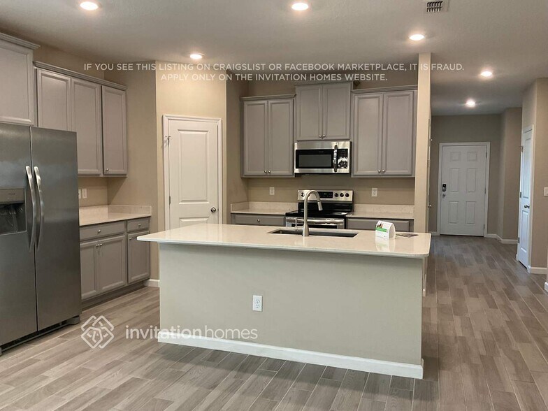 Building Photo - 6364 Starlight Dr