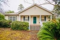 Building Photo - Charming 3 Bedroom, 2 Bathroom in Rosewood...