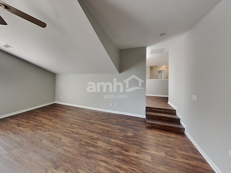 Building Photo - 102 Chambliss Ct