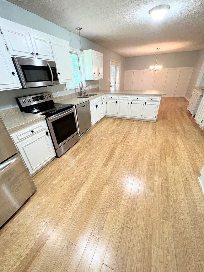 Building Photo - 108 Fieldstone Ct