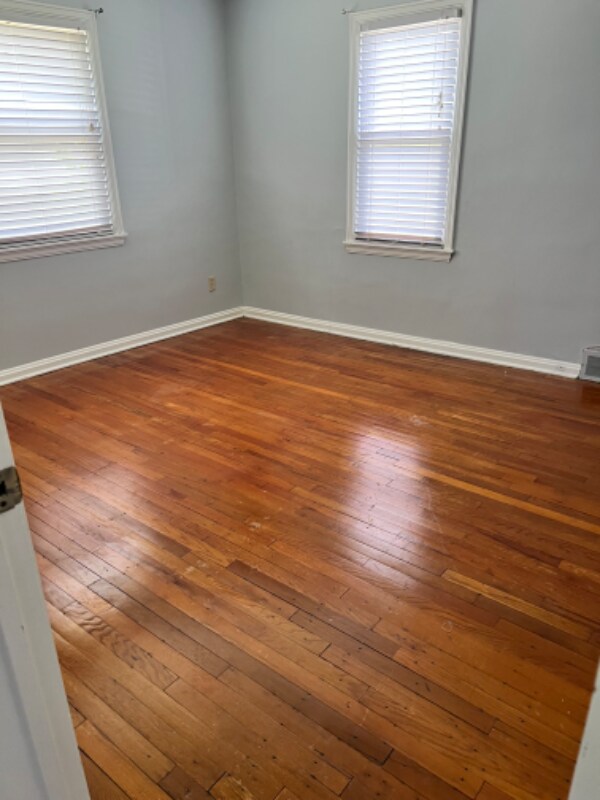 Building Photo - 5242 Pine Tree Ln