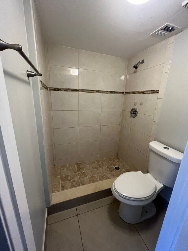 Building Photo - ONE BEDROOM ONE BATHROOM! WATERFRONT COMMU...