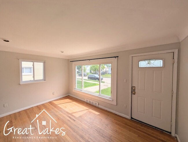 Building Photo - Charming 3 Bedroom 2 Bathroom now availabl...