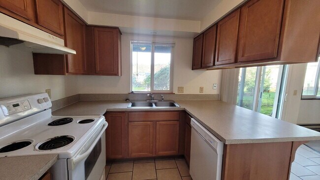 Building Photo - 146 NE Atkinson Ct