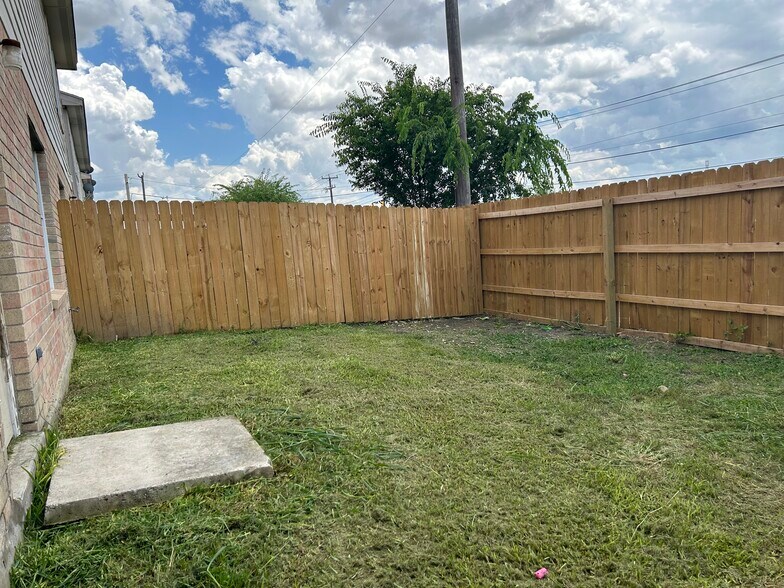 Building Photo - 13613 Woodstone Way