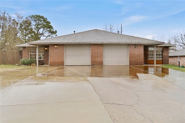 Building Photo - 932 S Curtis Ave