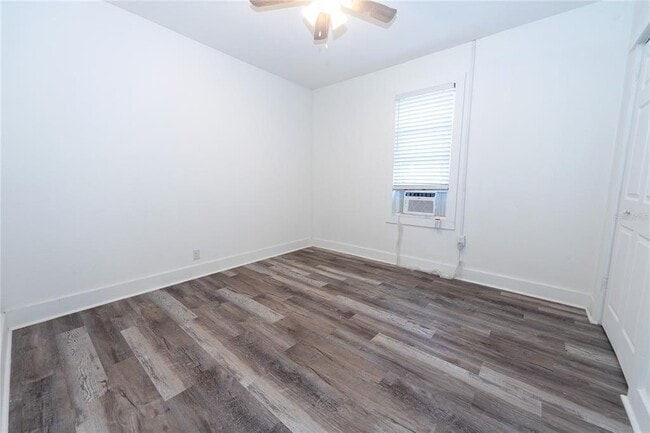 Building Photo - 618 25th St W