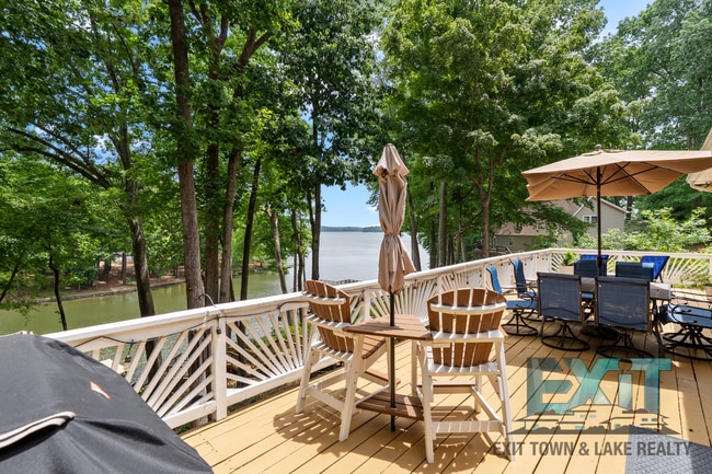 Building Photo - 255 Sandy Ln
