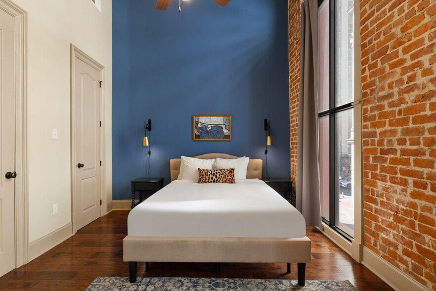 Building Photo - 30 Baronne St