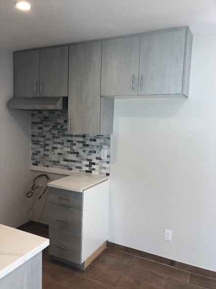 Building Photo - 1108 W 110th St