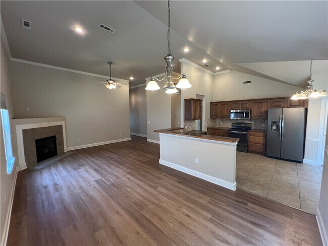 Building Photo - 1602 N Patriot