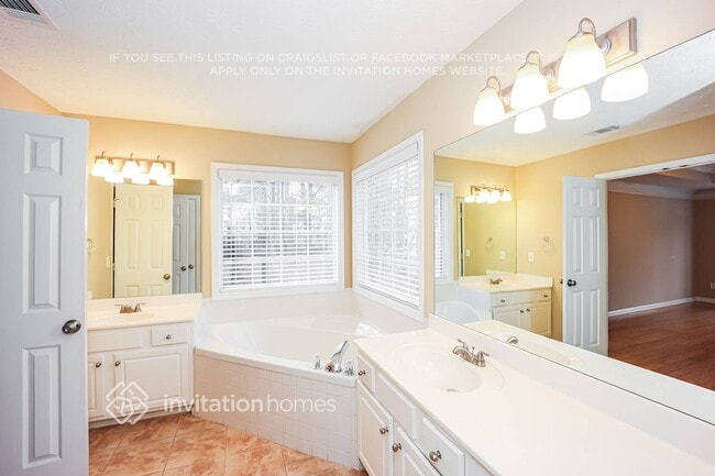 Building Photo - 521 Oak Vista Ct