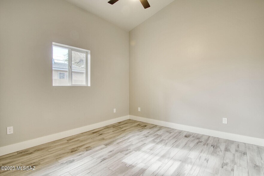 Building Photo - 892 E Glenn St