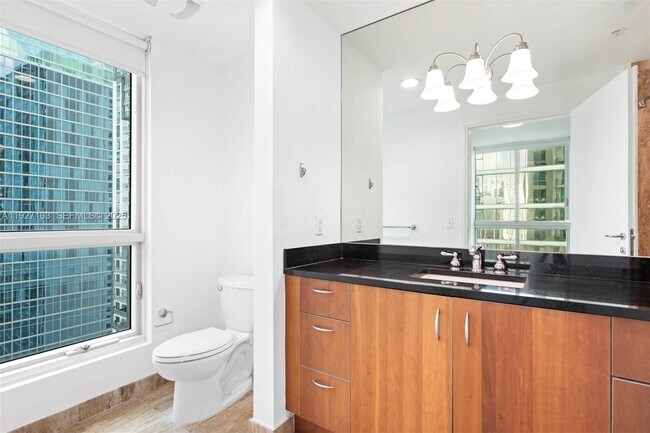 Building Photo - 300 S Biscayne Blvd