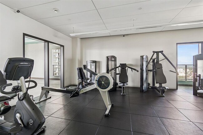 Building Photo - 1 Beach Dr SE