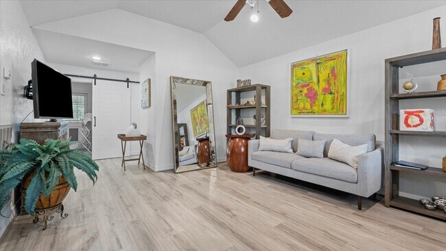 Building Photo - 9502 Rolling Oaks