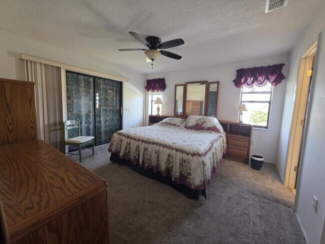 Building Photo - 4261 Paradise Cir